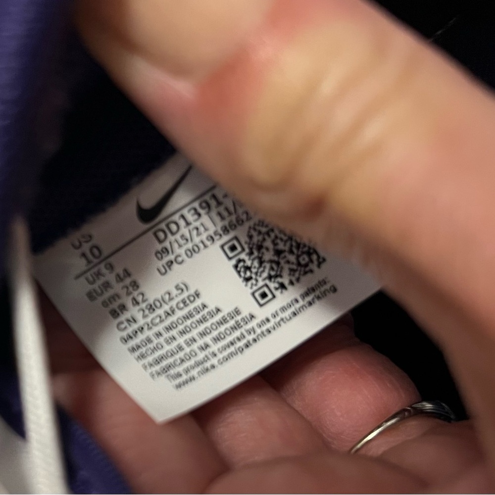 Nike Men's White and Purple Athletic Shoes - Picture 5 of 6